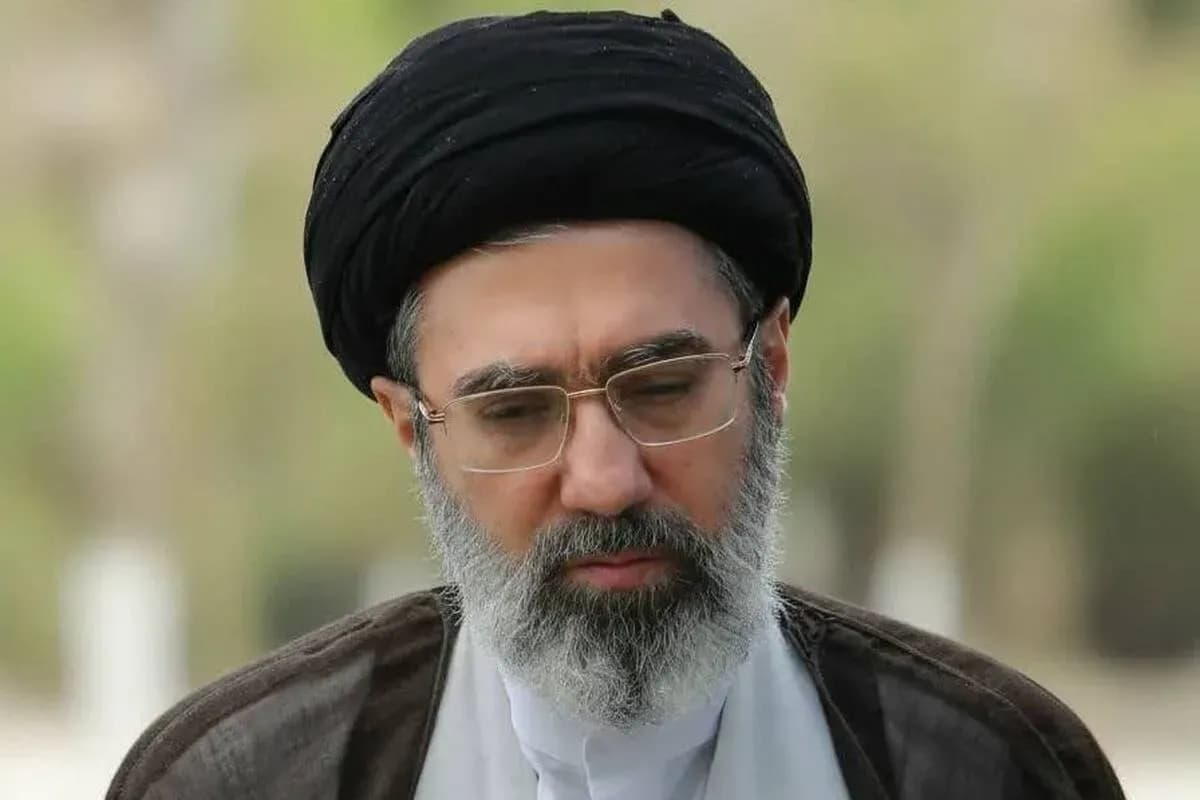 تصویر خبر: فراخوان رهبر انقلاب به جوانان / نامه ویژه آیت‌الله خامنه‌ای به دانشجویان