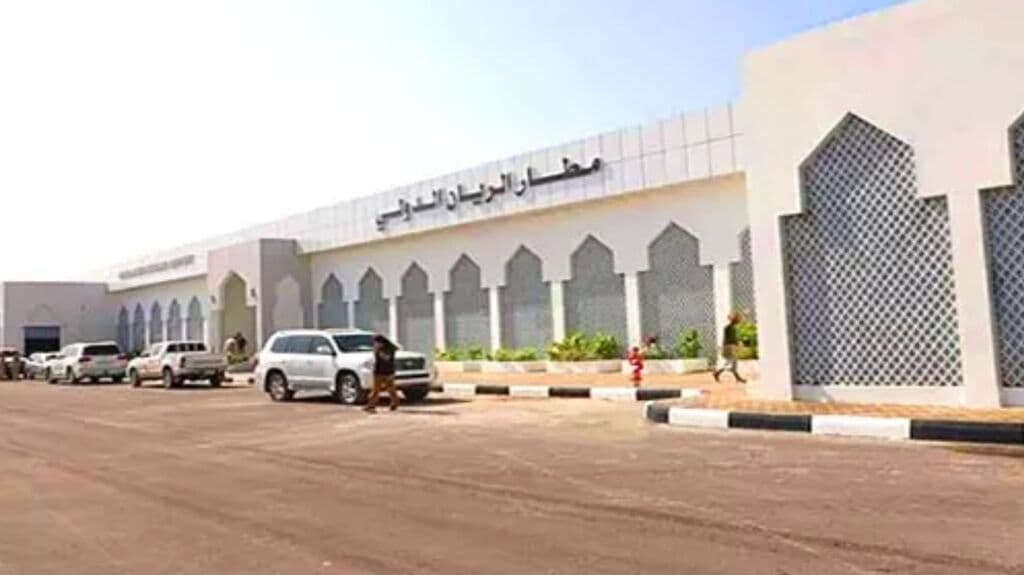 تصویر خبر: یمن: عربستان فرودگاه بین‌المللی ریان را به پایگاه انتقال سلاح تبدیل کرده است