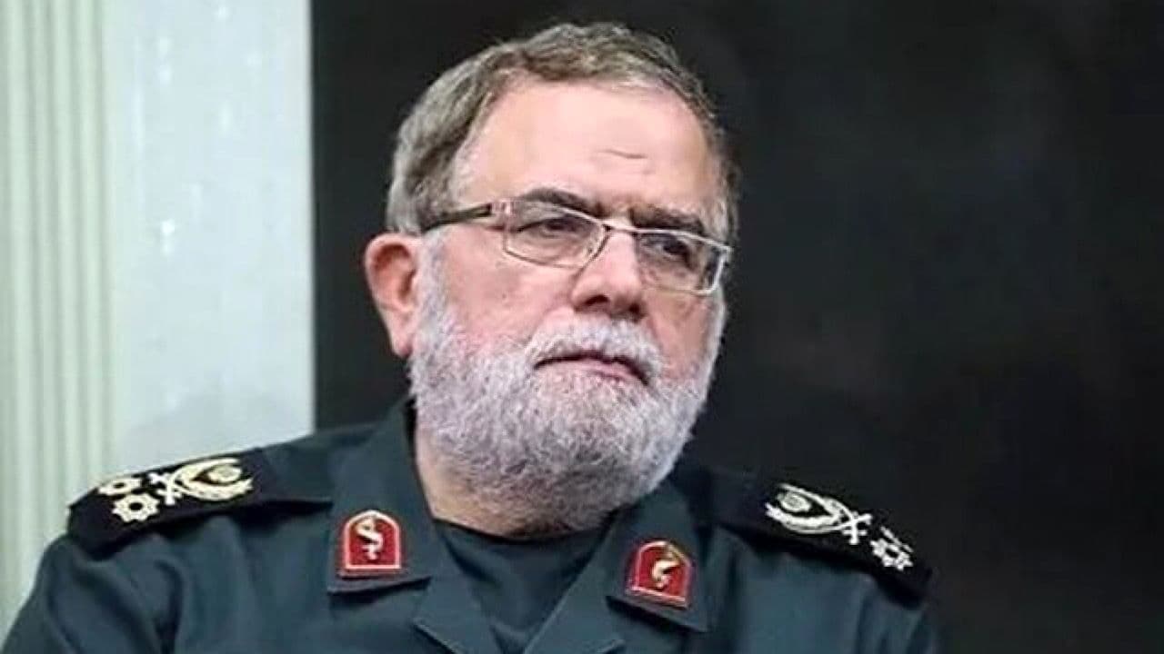 تصویر خبر: سرلشکر ایزدی: نیروهای آمریکایی برای در امان ماندن از موشک‌های سپاه ۷۰۰ کیلومتر عقب رفته‌اند