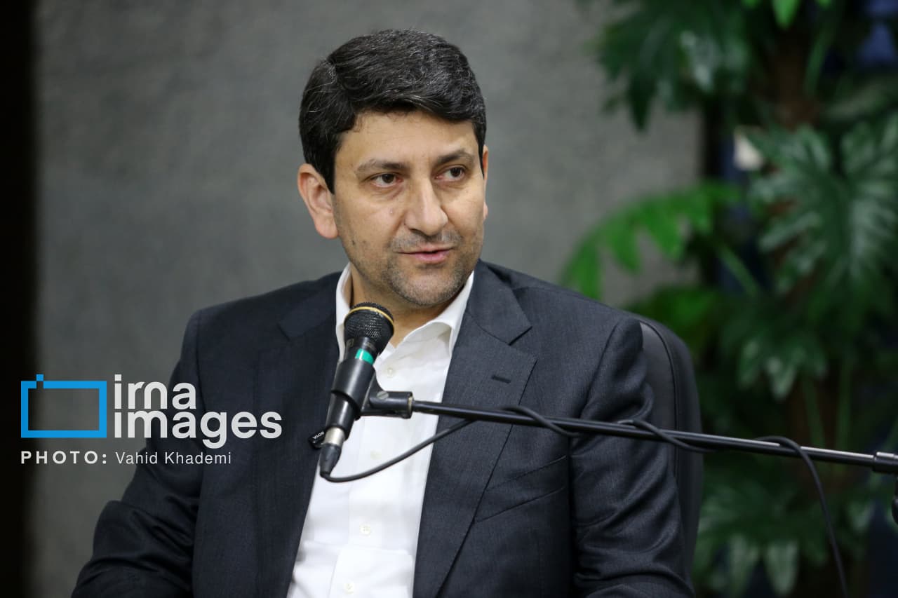تصویر خبر: وزیر ارتباطات: توسعه زیرساخت‌های ارتباطی از مبانی اقتدار کشور است