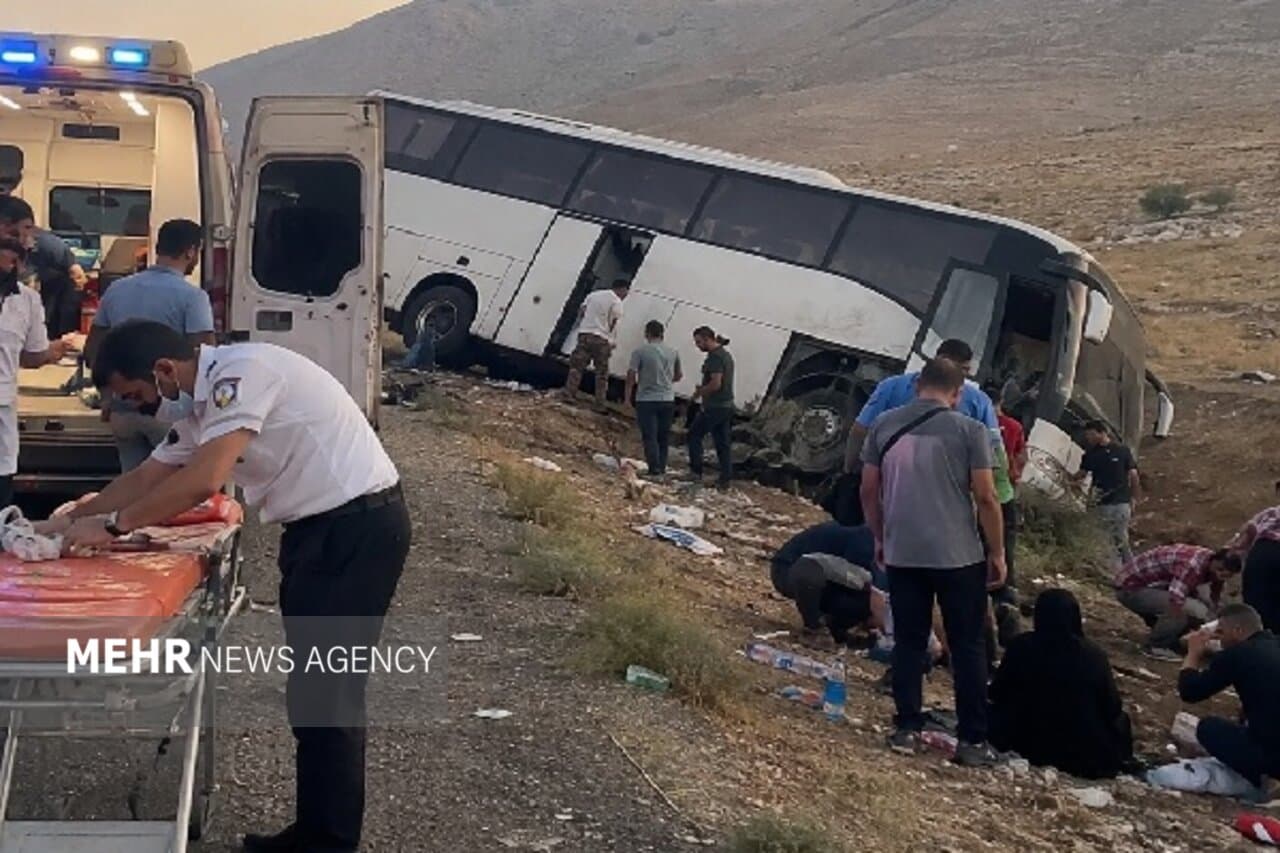 تصویر خبر: انحراف اتوبوس در محور گچساران ده‌ها مصدوم برجای گذاشت