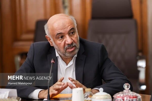 تصویر خبر: میدری: مسئولان باید در تحمل سختی‌ها و ایستادگی در صف نخست باشند