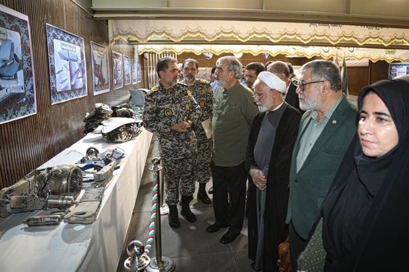 تصویر خبر: بازدید اعضای کمیسیون امنیت ملی مجلس از نمایشگاه بقایای پهپادها و موشک‌های ساقط‌شده