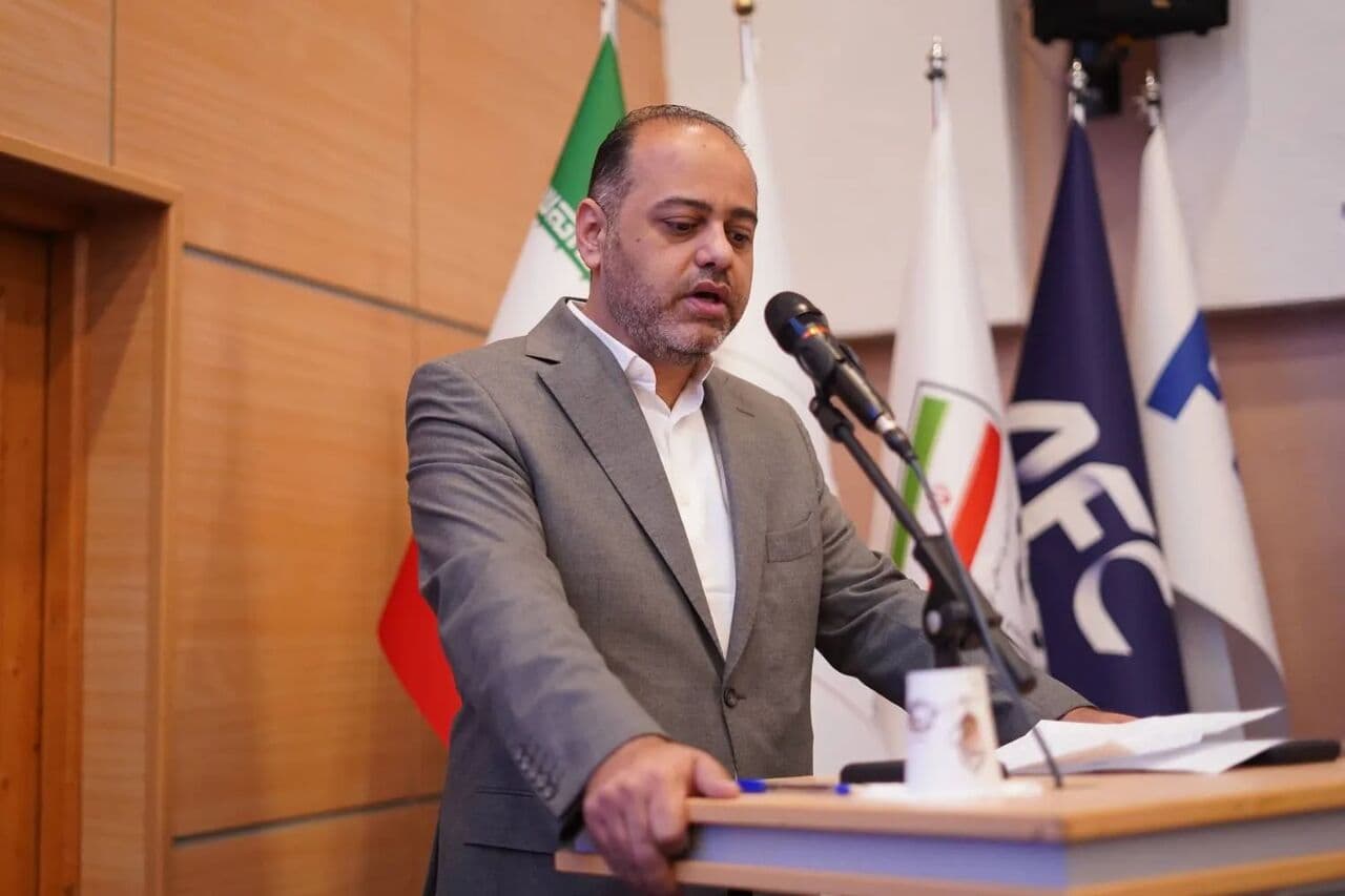 تصویر خبر: مومنی: پیشنهاد اهدای جام فصل گذشته به شهدای میناب مطرح شد