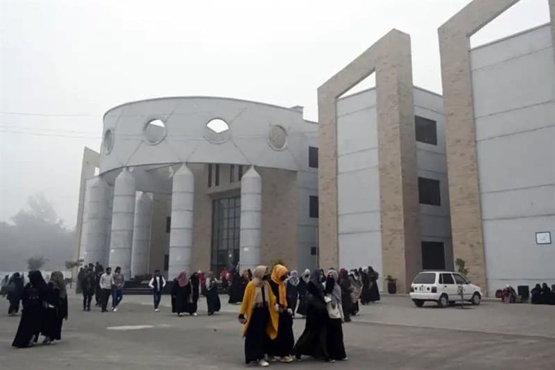 تصویر خبر: درخواست بازنگری طالبان در تصمیم پاکستان برای اخراج دانشجویان پزشکی افغان