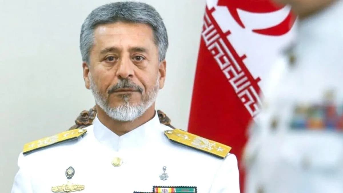 تصویر خبر: دریادار سیاری: لازم باشد بازهم به شناور‌های دشمن ضربه می‌زنیم
