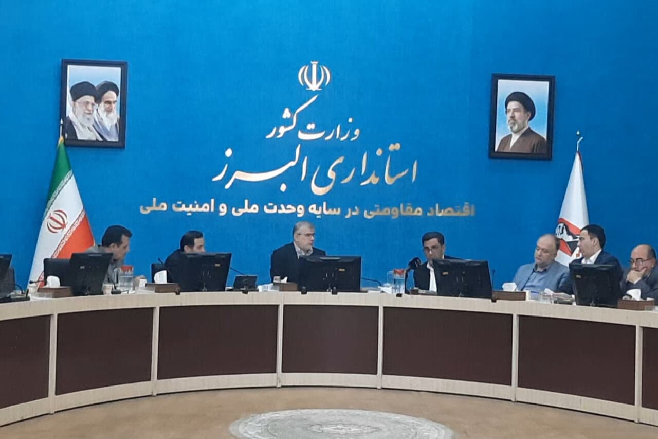 تصویر خبر: استاندار البرز: مدیر ناتوان در کنترل بازار از مسئولیت خود کنار رود