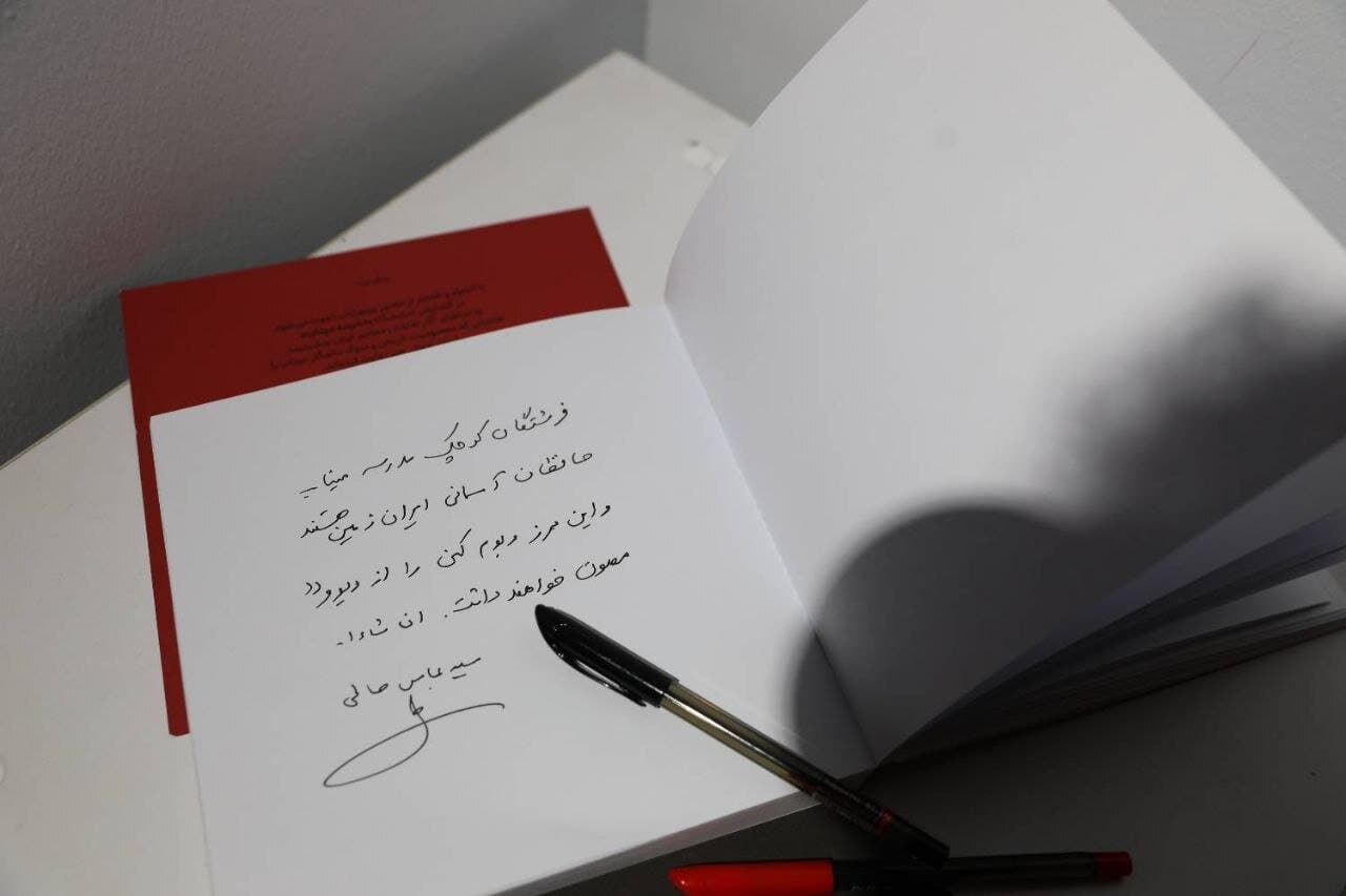 تصویر خبر: بازدید وزیر فرهنگ و ارشاد اسلامی از نمایشگاه نقاشی مدرسه میناب در حوزه هنری