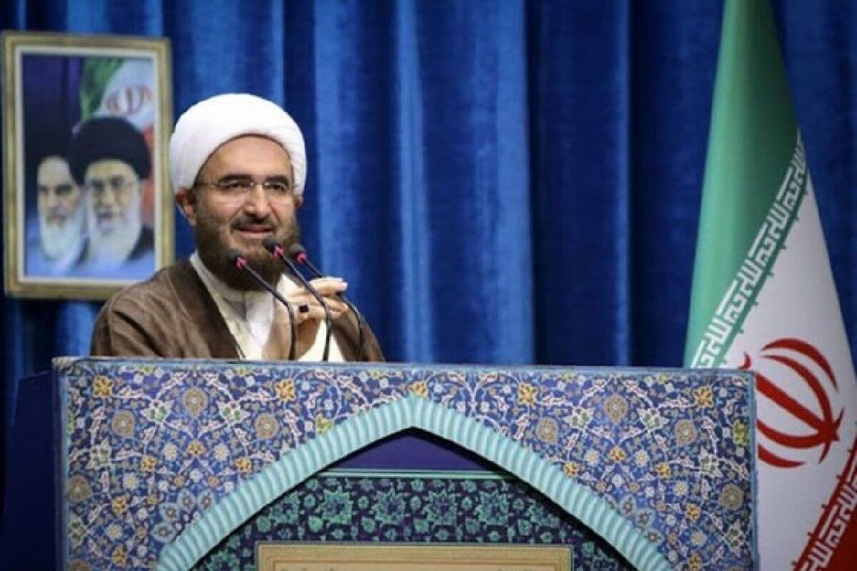 تصویر خبر: امام جمعه تهران: باید مسئله خانواده را جدی گرفت/ نسبت به تلاش برای تضعیف بنیان خانواده هوشیار باشیم