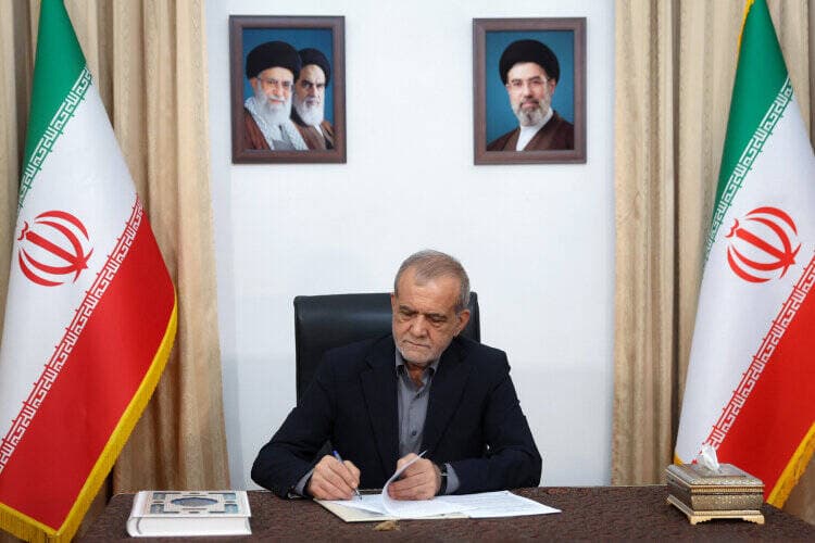 تصویر خبر: پزشکیان عضو جدید هیأت امنای بنیاد ملی نخبگان را منصوب کرد