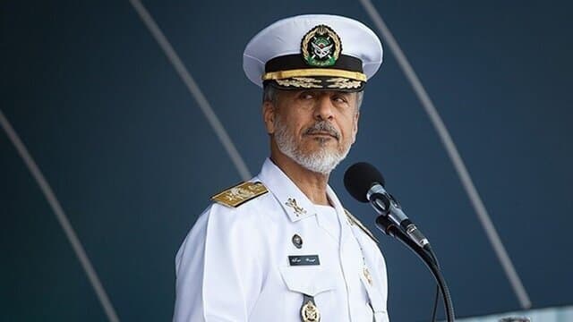 تصویر خبر: دریادار سیاری: ما مرد میدان هستیم؛ در میدان بوده‌ایم، هستیم و خواهیم ماند/ معاون هماهنگ‌کننده ارتش «جوان ایرانی» را با چه صفاتی توصیف کرد