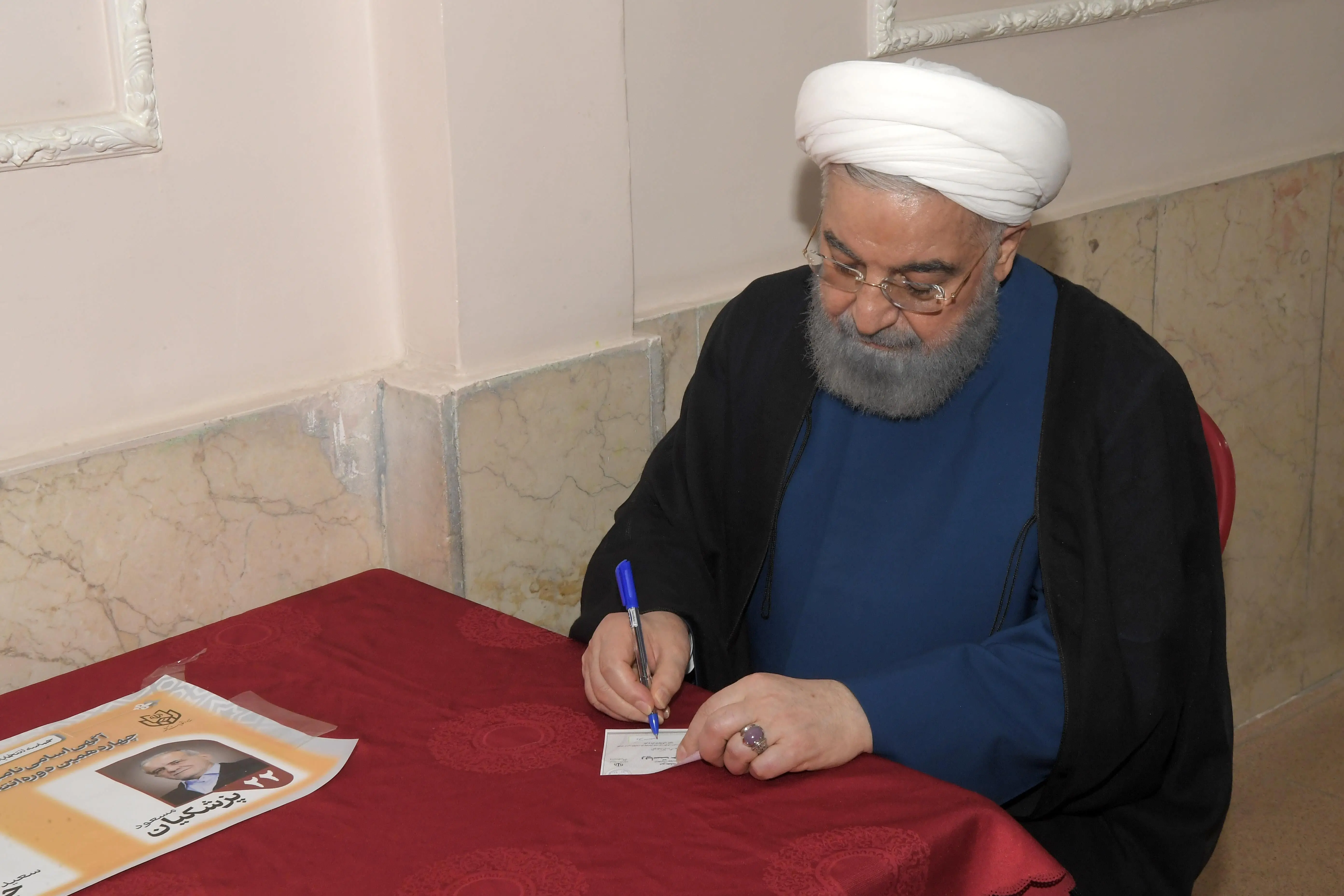تصویر خبر: حسن روحانی: آیت‌الله‌العظمی شبیری زنجانی آموزگار بزرگ اعتدال و خیراندیشی بود
