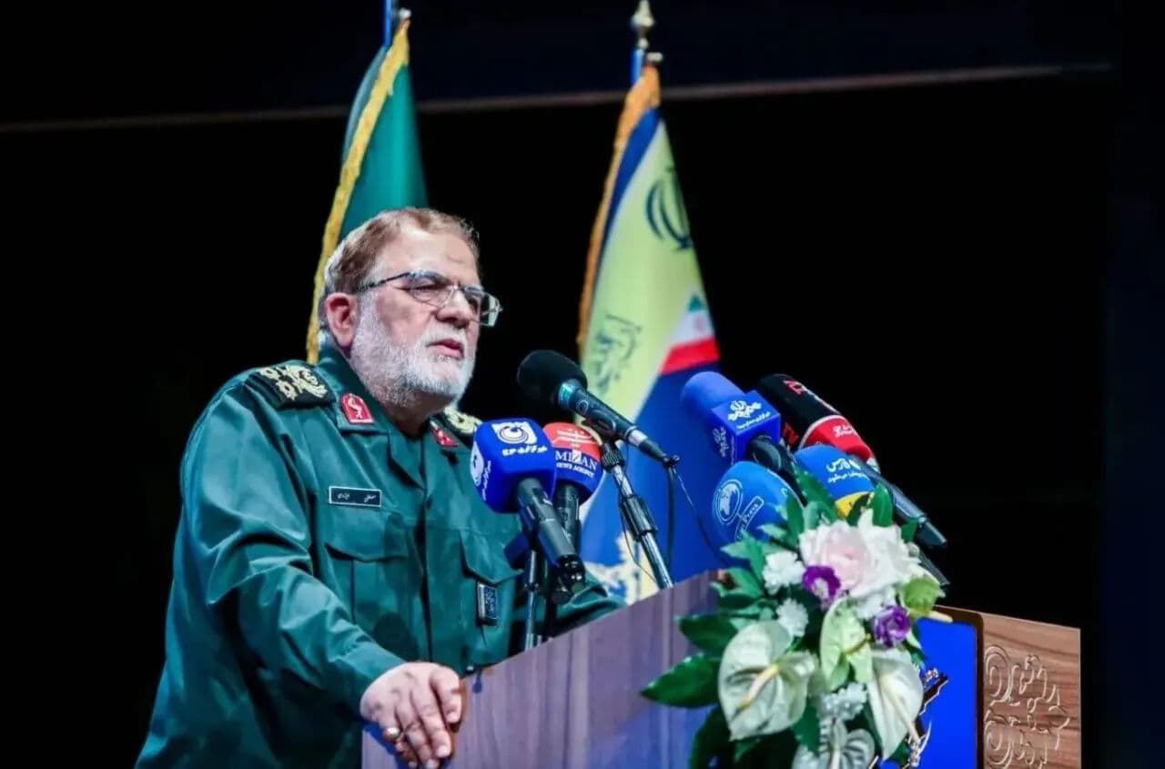 تصویر خبر: سرلشکر ایزدی: امروز در مقابل تهدید، آمادگی پاسخ غیر قابل پیش‌بینی را داریم