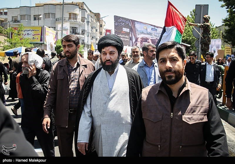 تصویر خبر: واکنش مهدی فضائلی به شایعات درباره سلامتی فرزند رهبر شهید انقلاب حجت‌الاسلام سید میثم خامنه‌ای در سلامت کامل هستند