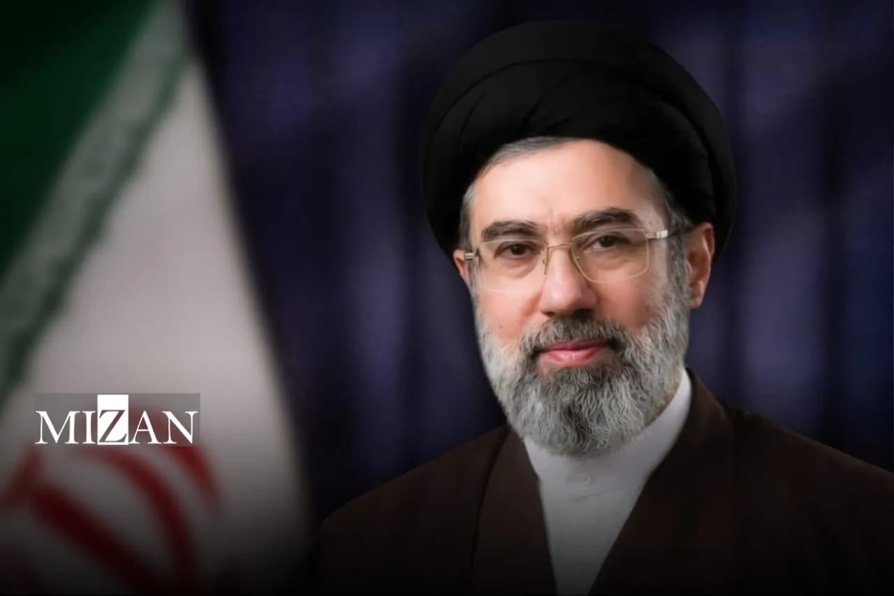تصویر خبر: رهبر معظم انقلاب خطاب به محصلان: همواره پاسدار هویت ملی و پرچم نظام اسلامی باشید