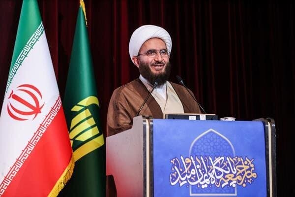 تصویر خبر: امام جمعه تهران: یک جنگ تمام عیار با سلاح ترویج بی عفتی وبی بندباری علیه خانواده در جریان است