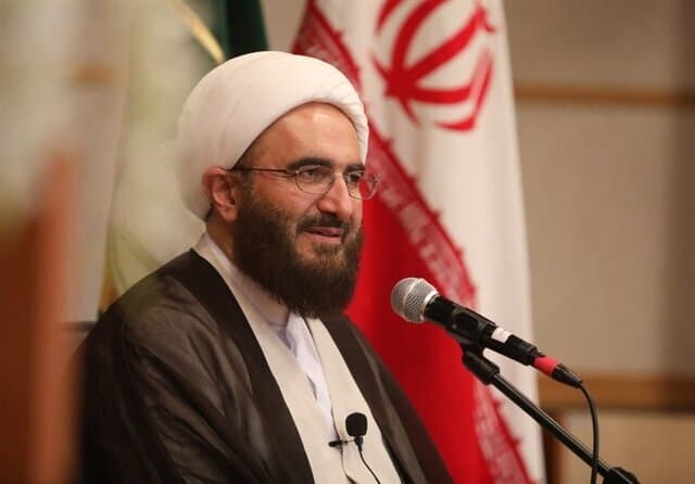 تصویر خبر: حاج‌علی‌اکبری: صیانت از خانواده باید به مطالبه ملی تبدیل شود