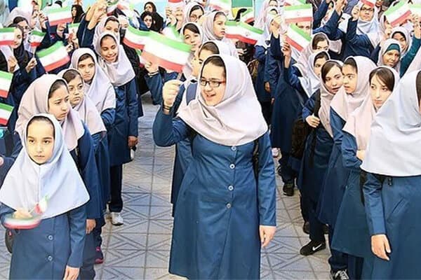 تصویر خبر: آموزش و پرورش: خرید لباس فرم جدید اجباری نیست