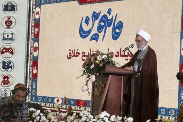 تصویر خبر: خسروپناه: هنرستان هنرهای زیبای اصفهان در شأن این استان نیست