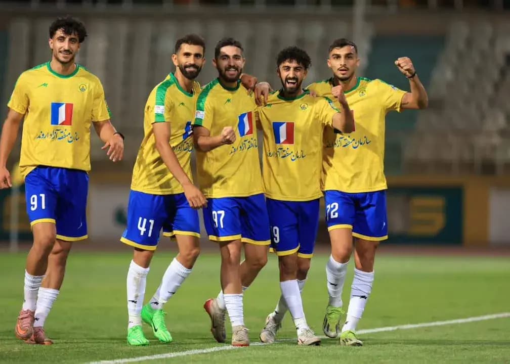 تصویر خبر: نفتی‌ها برای بازی با تراکتور دست به کار شدند