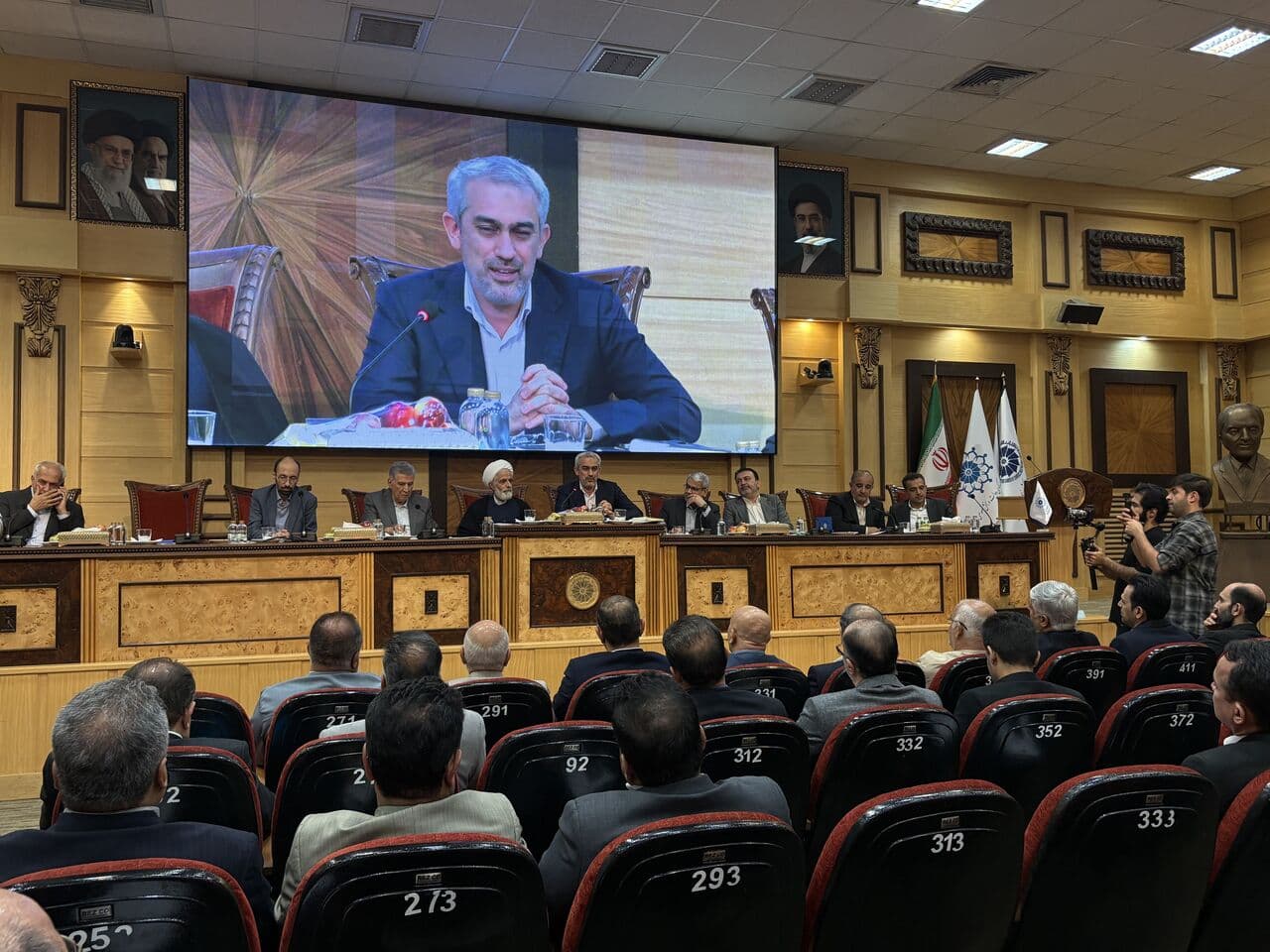 تصویر خبر: مدنی زاده: تعدد قوانین فعالان اقتصادی را سردرگم می‌کند