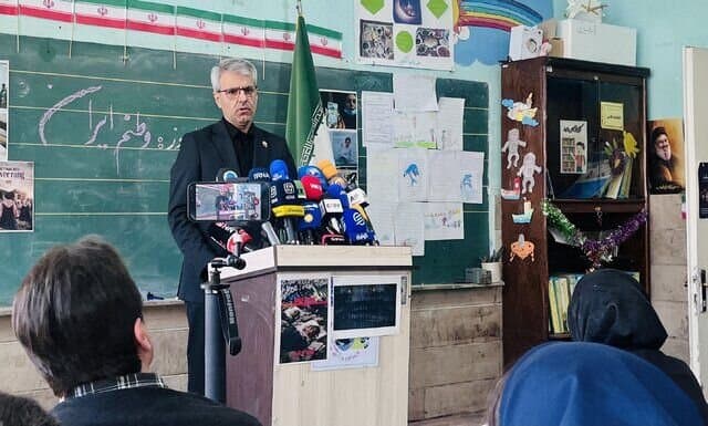 تصویر خبر: بقائی: هیچ سلاحی به اندازه گفت‌وگو و صلح نمی‌تواند از کارایی ابزارهای تهاجمی دشمنان بکاهد