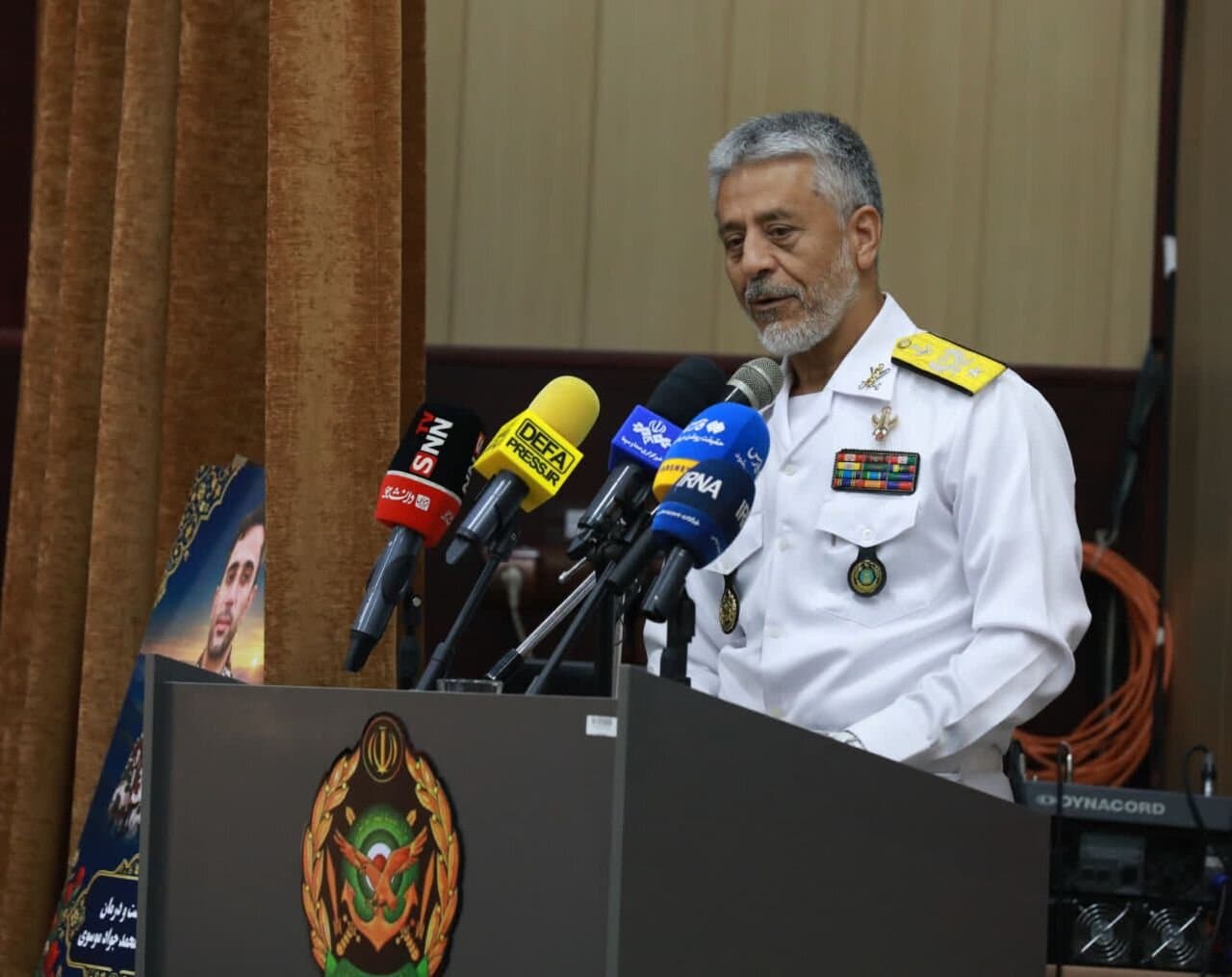 تصویر خبر: امیر دریادار سیاری: تنگه هرمز بسته است؛ عبور باید با هماهنگی باشد