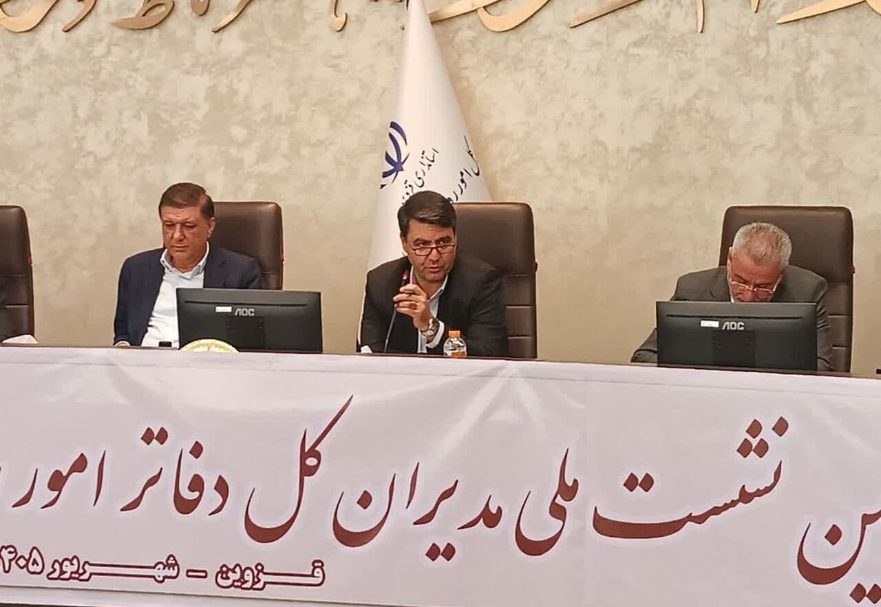 تصویر خبر: معاون استاندار قزوین: ایمن‌سازی راه‌های روستایی اولویت‌ کار اجرایی است