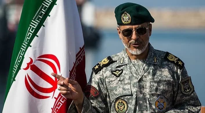 تصویر خبر: دریادار سیاری: لازم باشد بازهم به شناورهای دشمن ضربه می‌زنیم