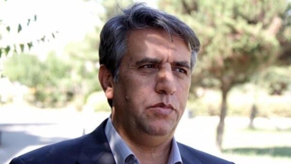 تصویر خبر: سخنگوی حزب اعتماد ملی: برخی نمایندگان از اختیار استیضاح برای تحمیل خواسته‌های خود به وزیر استفاده می‌کنند/ نمی‌خواهند دولت از خطر به سلامت عبور کند