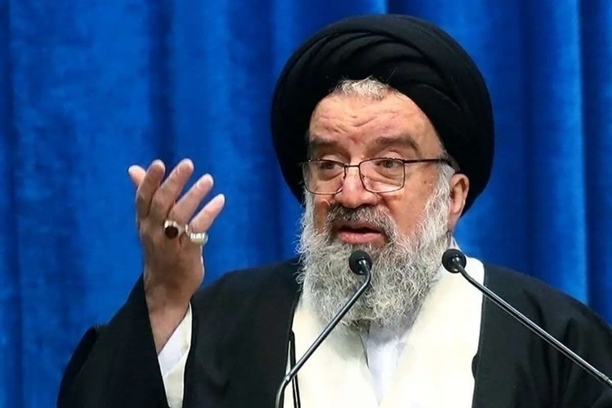 تصویر خبر: خاتمی: رزمنده‌ای که 3 کشتی متخلف را در تنگه هرمز زد، برای تامین امنیت شما بود/ اگر نمی‌خواهید تجلیل کنید پس چرا نیش می‌زنید؟