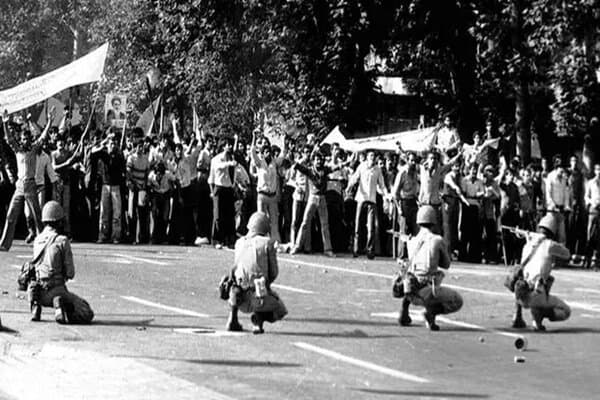 تصویر خبر: وقتی مسجدها به شبکه اجتماعی انقلاب تبدیل شدند