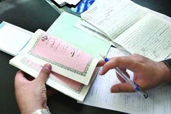 تصویر خبر: محمودی: اسناد دفترچه‌ای تا پایان امسال باید به تک‌برگ تبدیل شوند