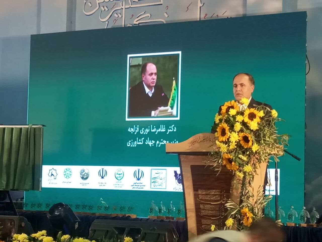 تصویر خبر: وزیر جهاد کشاورزی: ۱۰۸ رقم جدید زیتون از اسپانیا وارد می‌شود
