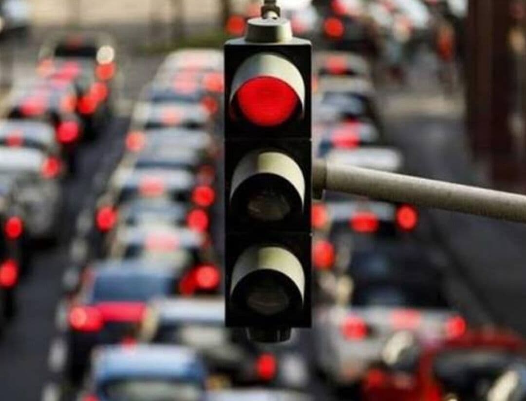 تصویر خبر: قفل ترافیک بر پای چراغ‌های زمان‌دار زاهدان؛ وقتی انتظار از حرکت پیشی می‌گیرد