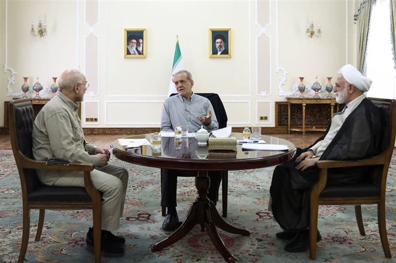 تصویر خبر: تأکید سران قوا بر تحکیم وحدت ملی و صیانت از اقتدار ایران در نشست سه‌قوه