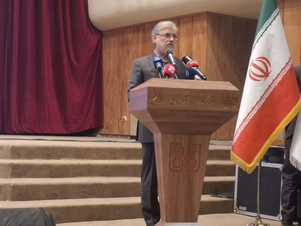 تصویر خبر: وزیر علوم: شرکت‌های دانشگاهی بیش از ۲۰۰۰ محصول تحریمی را تولید می‌کنند