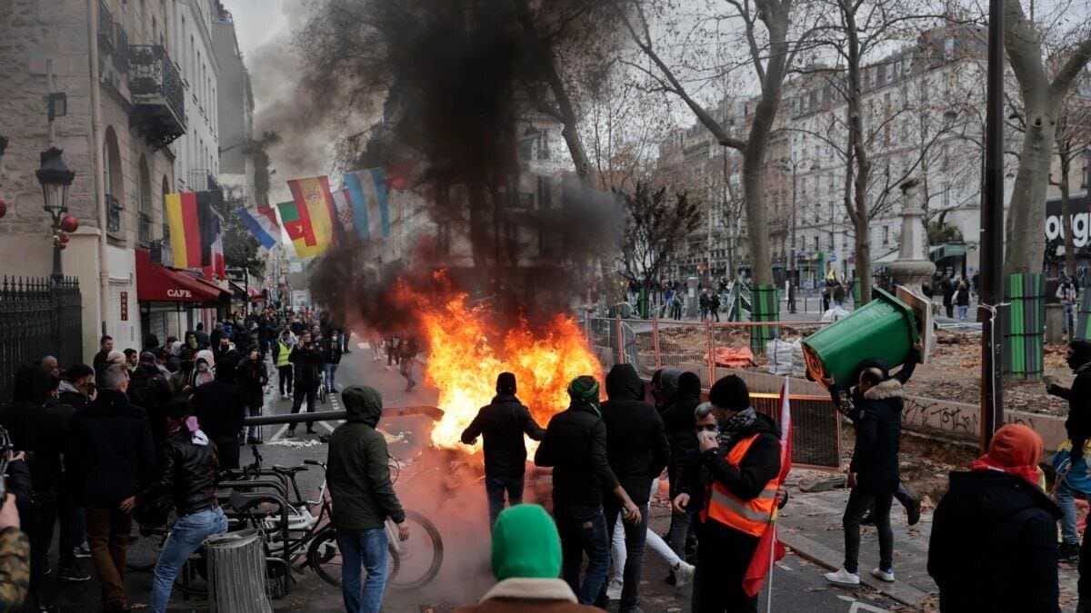 تصویر خبر: وزیر کشور فرانسه: برای مقابله با اعتراضات روز شنبه، ۷۰ هزار نیروی امنیتی مستقر می‌کنیم