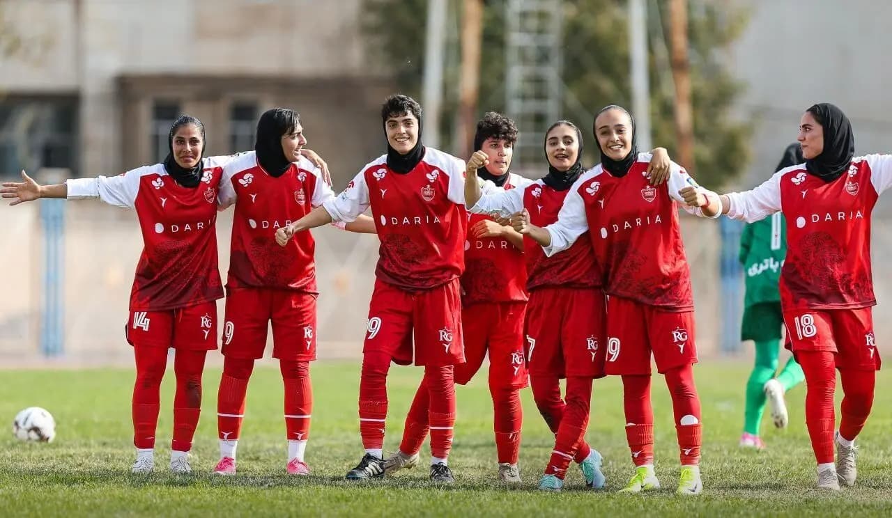 تصویر خبر: پرسپولیس با صدرنشینی به دربی رسید
