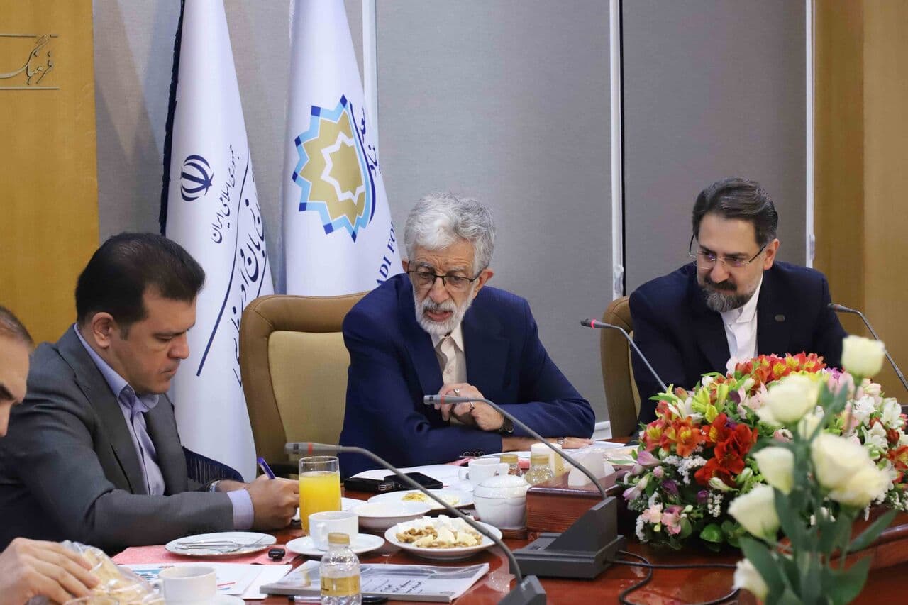 تصویر خبر: حدادعادل: زبان، موجود زنده‌ و آسیب‌پذیر است