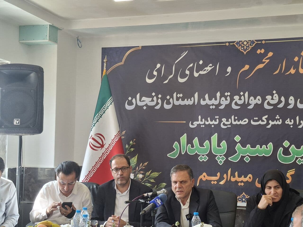 تصویر خبر: استاندار زنجان: رفع موانع تولید اولویت استان است