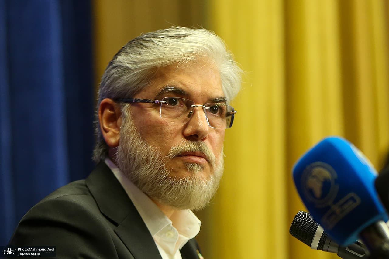 تصویر خبر: وزیر علوم: فرصت‌های مطالعاتی و اعزام‌های علمی کاهش یافته/ دانشگاه نباید یک نهاد محلی بماند؛ دانشگاه باید با جهان در تعامل باشد و بین‌المللی شود که این امر نیازمند حمایت‌های مالی است/ همه به اخلاق، رعایت اصول و منش دانشگاهی، گفت‌و‌گو و عقلانیت متعهد باشیم