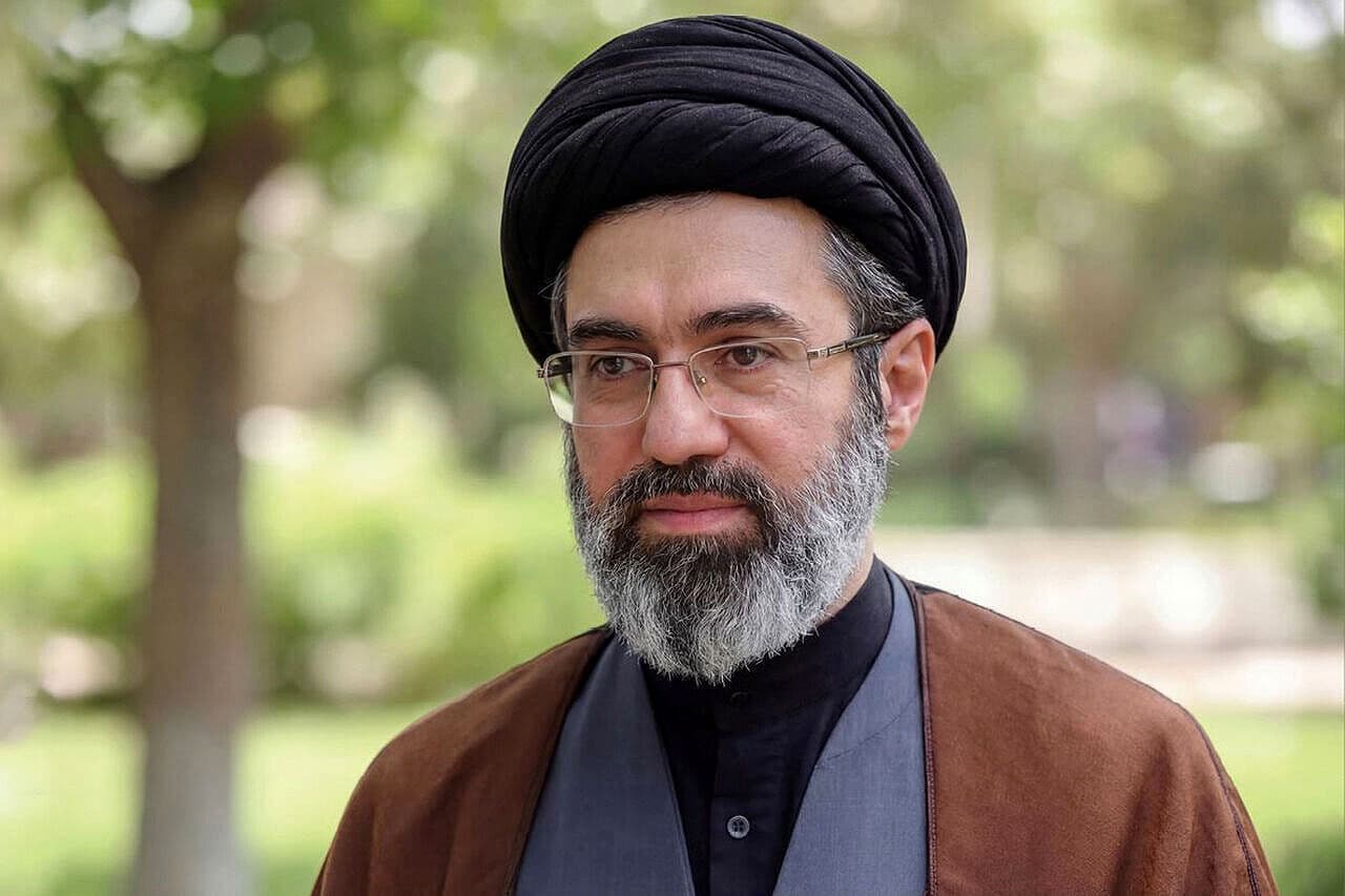 تصویر خبر: رهبر معظم انقلاب : نشانه‌های تأثیر پررنگ فراجا در جنگ‌های اخیر آشکارتر شد