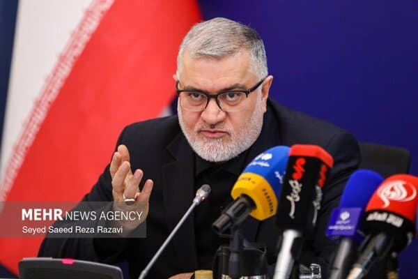 تصویر خبر: معتمدیان: ظرفیت نیروگاه‌های خورشیدی تهران از ۴۰۰ مگاوات عبور کرد