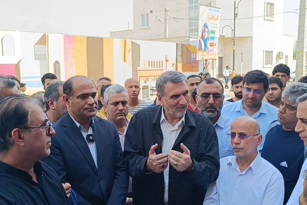 تصویر خبر: ساجدی‌نیا: برای بازگشت کسبه آسیب‌دیده عسلویه به فعالیت تلاش می‌کنیم