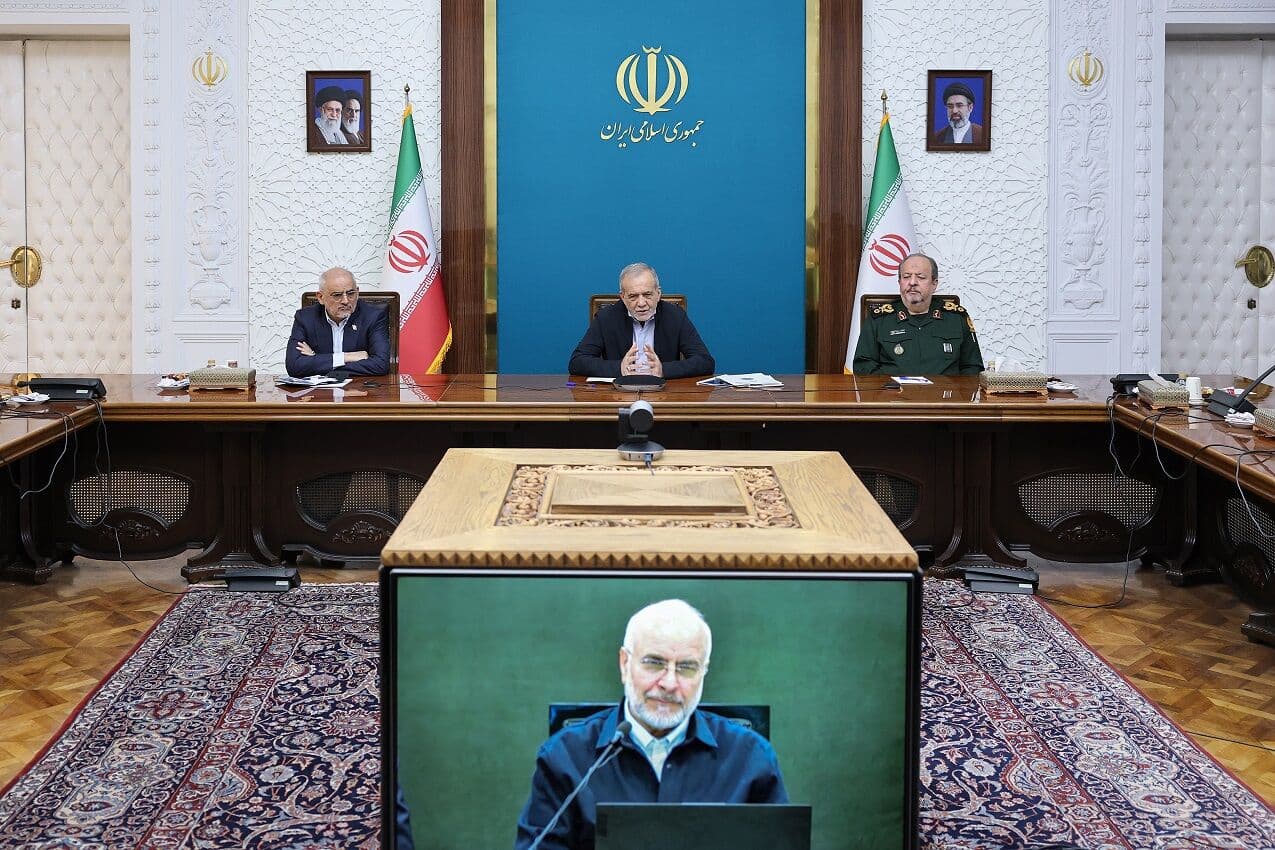 تصویر خبر: پزشکیان: رای قاطع امروز نمایندگان مجلس به وزیر دفاع پیام گیرایی به دنیا بود