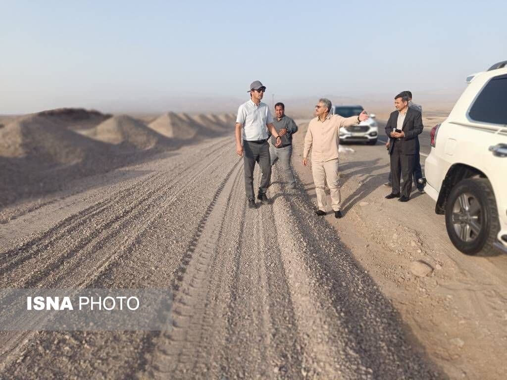 تصویر خبر: معاون استاندار: تکمیل محورهای بزرگراهی سیستان و بلوچستان شتاب گرفت