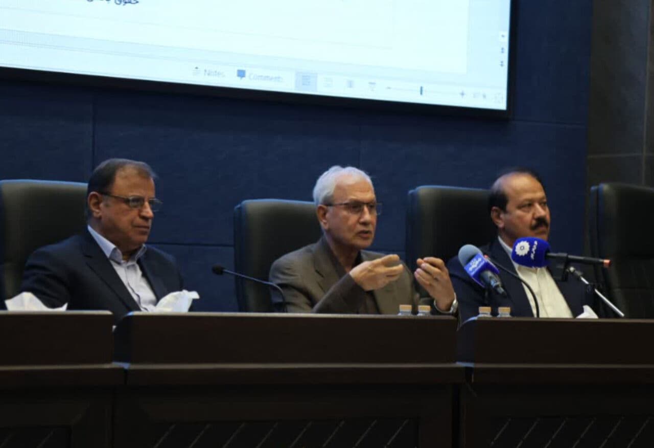 تصویر خبر: ربیعی: باید الگوی زیست سازگار با شوک‌های اقتصادی طراحی کنیم