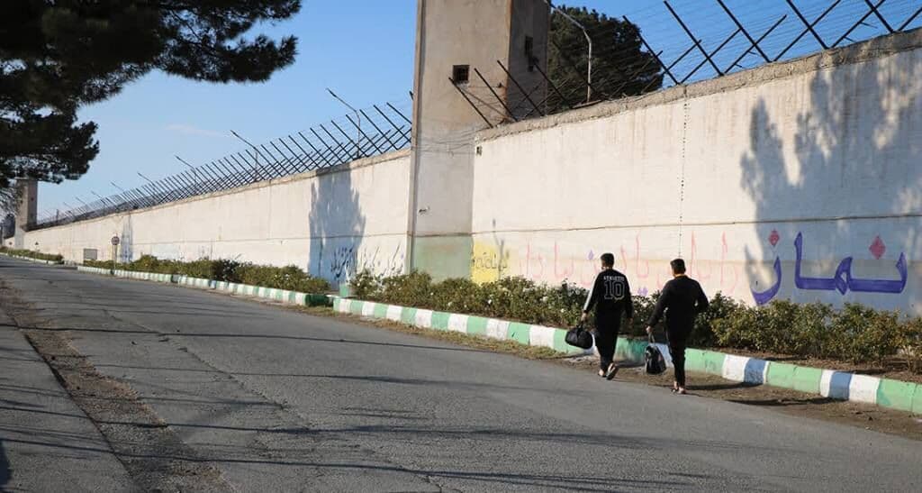 تصویر خبر: استاندار: مولدسازی، راهکار تامین منابع انتقال زندان‌های گیلان به خارج از شهر است