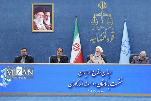 تصویر خبر: رئیس قوه قضاییه:طرفدار پروپاقرص برگزاری دادگاه‌های علنی هستم/ همه باید خود را ملزم به تبعیت از قانون بدانیم